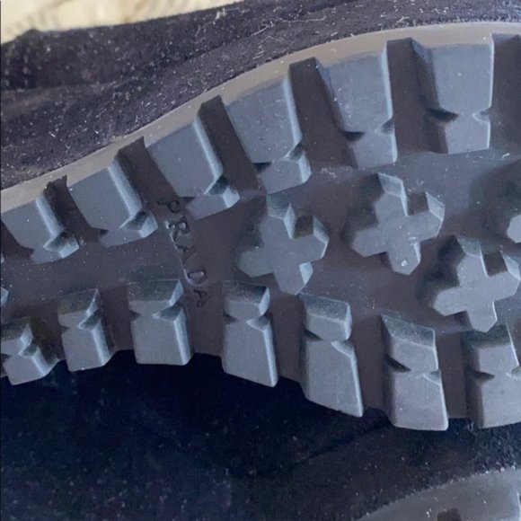 Prada - Picture 2 of 5